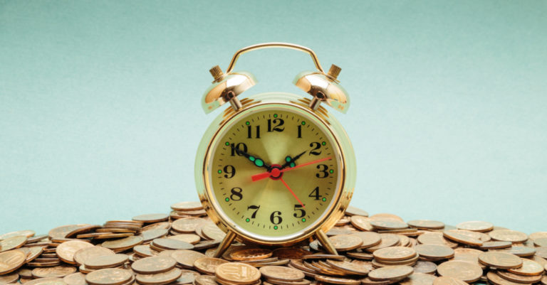 10-Minute guide to contract management represented by alarm clock on top of coins