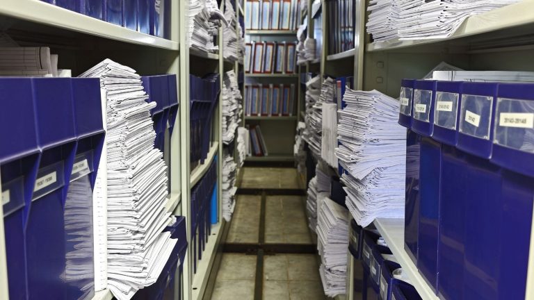 There are alternatives to Dropbox for a contract repository and secure document storage!
